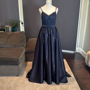 Women’s Blue Full Length Satin Lace Appliqué Party Prom Formal Dress Size 2 NWOT
